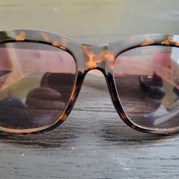 Foster Grant sunglasses - Picture 2 of 6